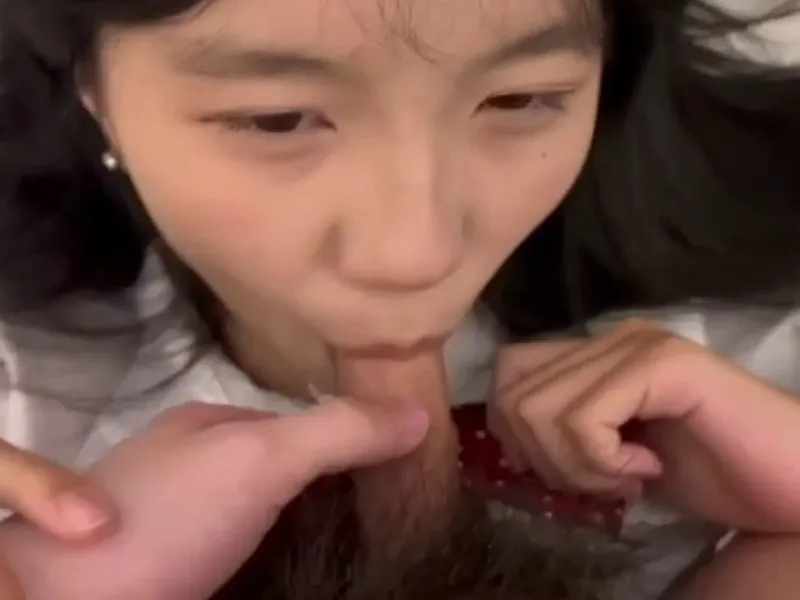 Em loli dễ thương mút của quý biến em thành con đào dam dang p2